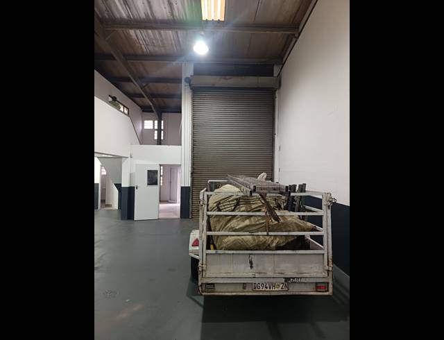 191M² MINI FACTORY TO LET IN SPRINGFIELD PARK